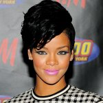 rihanna-pink-lipstick-dark-skin