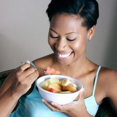 woman-eating-healthy-breakfast