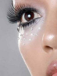 apply-mascara-on-eyelahses