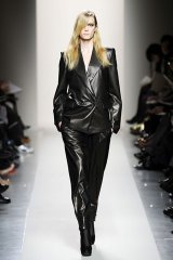bottega-veneta-fall-2010-leather-hot-fashion-trends-2010
