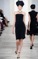 new-years-eve-black-dress-with-jewelry