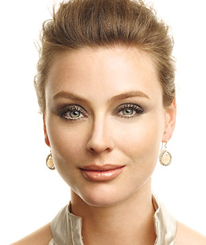 How to apply eye makeup