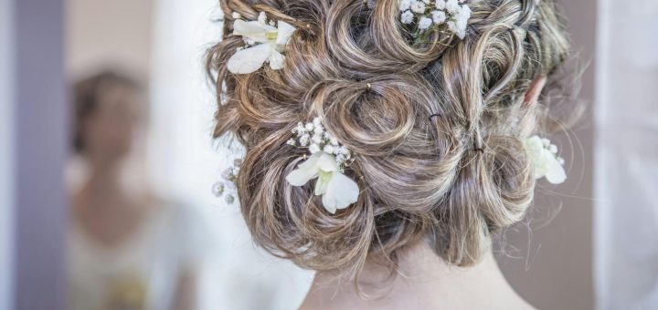 woman wearing white floral hair vine